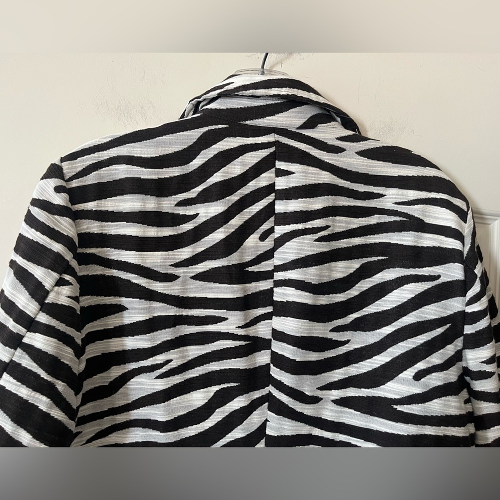Chico's Black and White Zebra Blazer with Hook Closures Women’s Size Medium - Picture 5 of 11